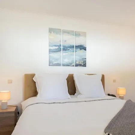 Snazzy Varandas Do Castelo One Bedroom With Sea View Sleeps 2