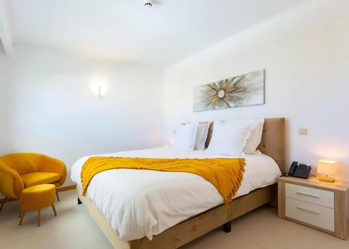 Snazzy Varandas Do Castelo One Bedroom With Sea View Sleeps 2