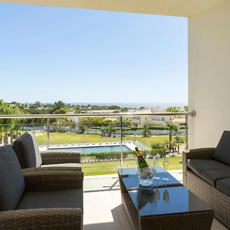 Snazzy Varandas Do Castelo One Bedroom With Sea View Sleeps 2 公寓